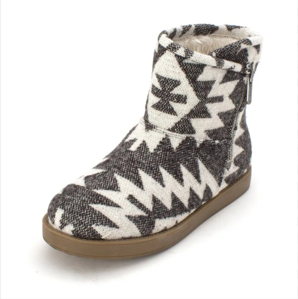 Indigo Road Ashley booties